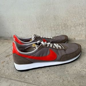 Nike sneakers running waffle grey orange